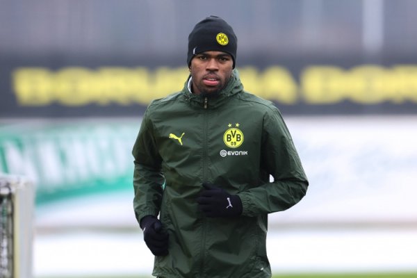Reporter: Dortmund is willing to renew his lease + buy out Chuk Umeka, Chelsea s estimated price is 40 million pounds